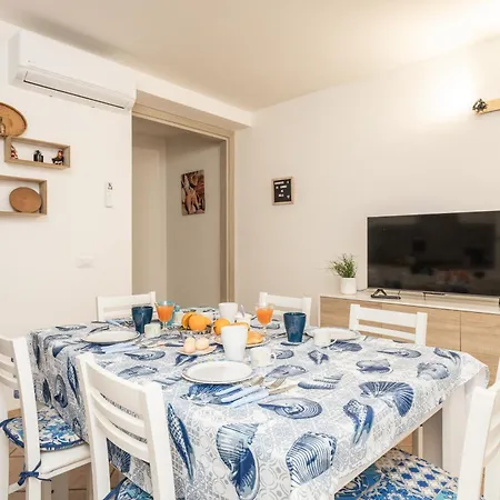 Nyaraló Dommu De Mela *